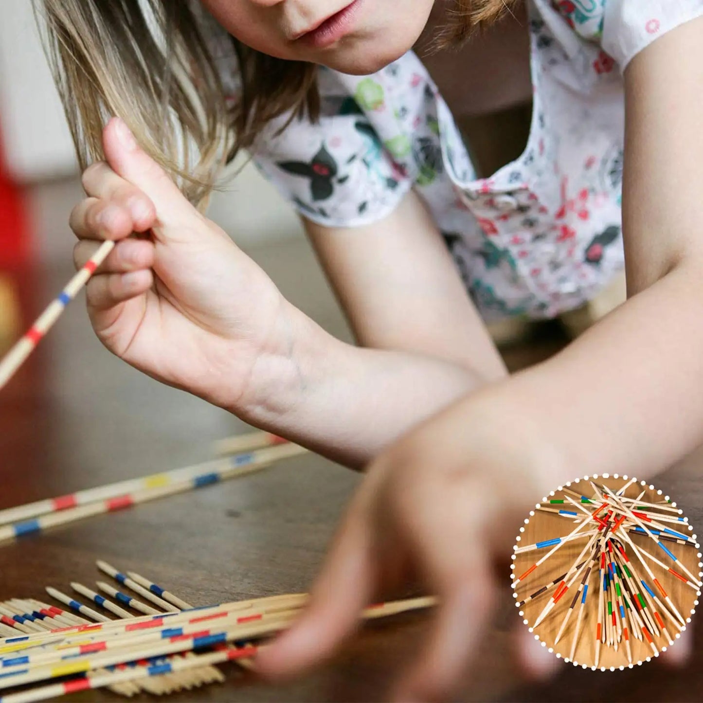 Jeu traditionnel de bâtonnets de ramassage en bois de Mikado Spiel avec jeu de boîte durable et utile