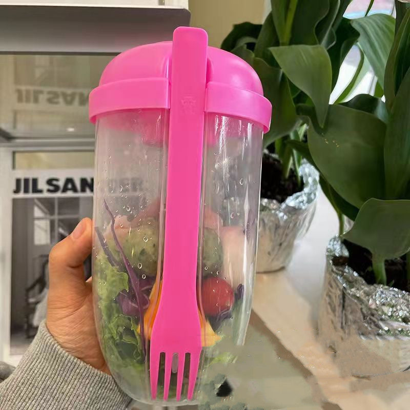 La tasse à salade avec fourchette et couvercle est portable