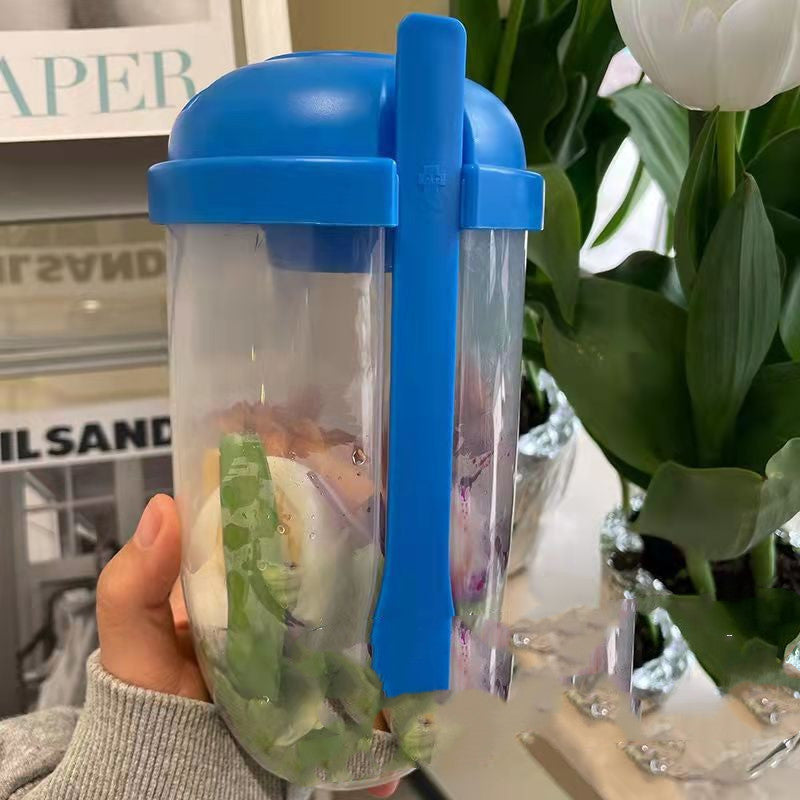 La tasse à salade avec fourchette et couvercle est portable