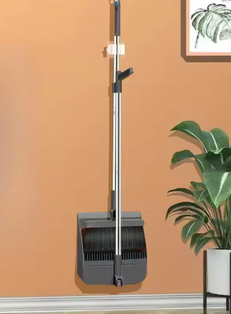 Balai & Pelle Murale Gain de Place